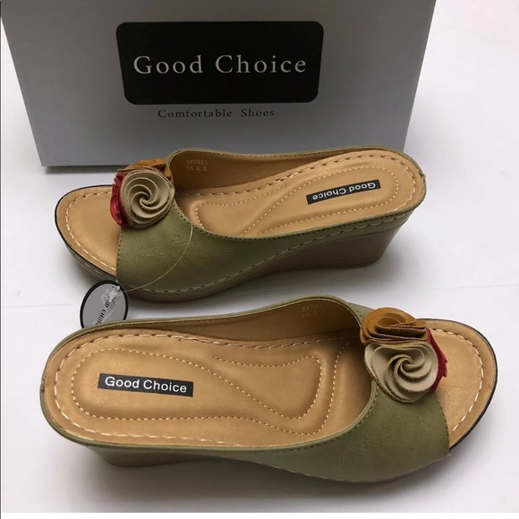 GC Shoes Sydney Slip On Wedge With Ruffle Flower - Picture 4 of 8